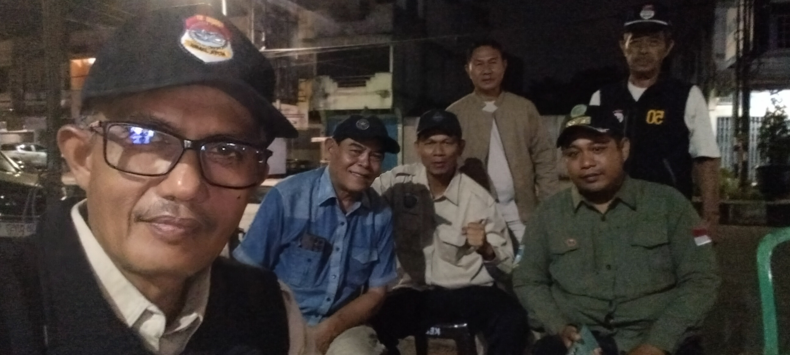 Ketua RT 39 ikut serta Tingkatkan Keamanan bersama Lurah dan RT sekelurahan Jelutung Gelar Patroli